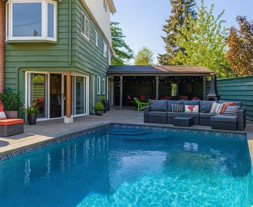 Saanich West House | Hidden Oasis in Victoria, BC