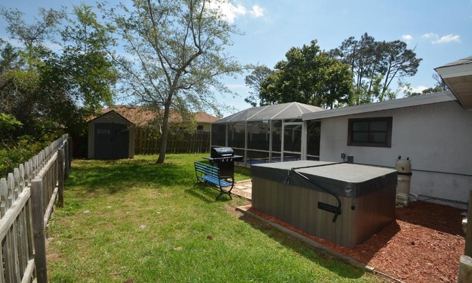 Palm Harbor House | HIDDEN OASIS Spacious Pool Home with Florida Room and Hot Tub