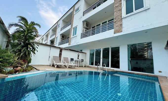 North Pattaya Villa | Hidden Palm Pool Villas