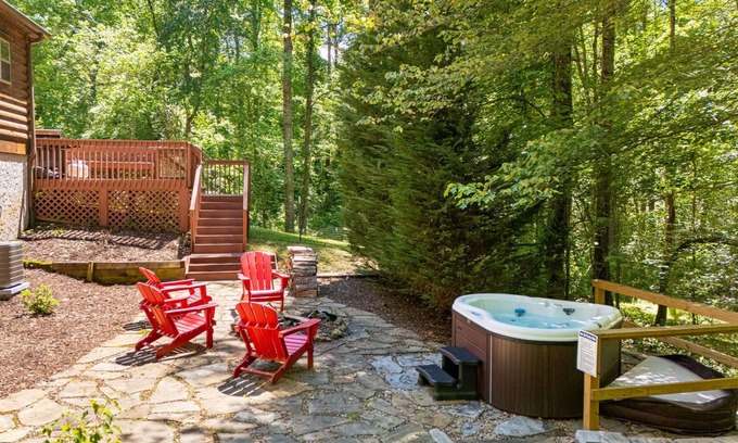 Alexander Cabin | Hidden Pond | Hot Tub, Fire Pit + Biltmore Pass | $75 Off 3-Night Stay!