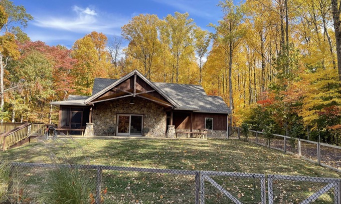 Bloomington House | Hidden Retreat on 30 Wooded Acres 5 Miles to Town