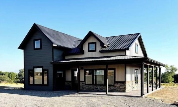 Montrose County House | Hidden Seewald Cabin on Vineyard with Hot Tub