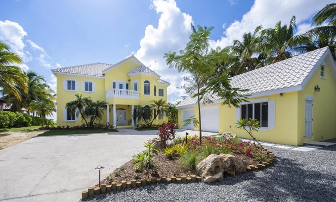 Breakers House | Hidden Treasure & Guesthouse by Grand Cayman Villas & Condos