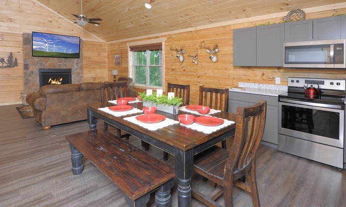 Pigeon Forge Cabin | Hidden Treasure, vrbo #1911532: BEAUTIFUL logcabin in the heart of Pigeon Forge