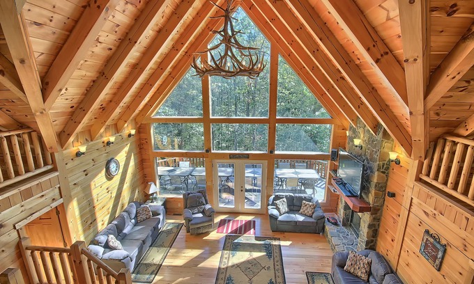 Logan Cabin | Hidden Valley Lodge, 8-BedRm Lodge - Hocking Hills