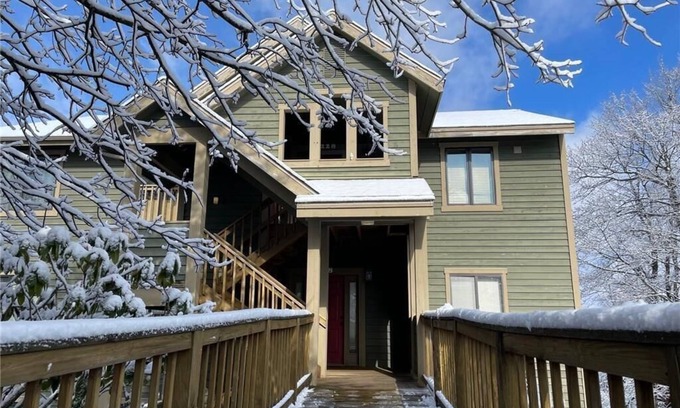 Hidden Valley Condo | Hidden Valley Summer Retreat: Ideal for Biking, Hiking, Golf, Ski In-Out & more!