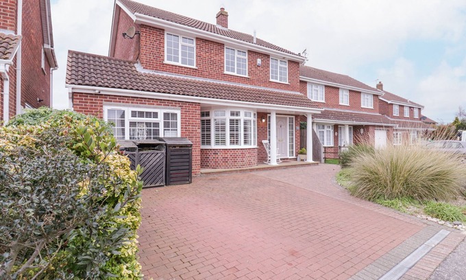 Walton on the Naze Cottage | HIDE AND SLEEP, pet friendly, with open fire in Frinton-On-Sea