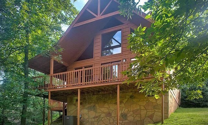 Gatlinburg - Pigeon Forge Cabin | Hide-Away: Quiet Resort Cabin - Brand New Hot Tub - Pet Friendly