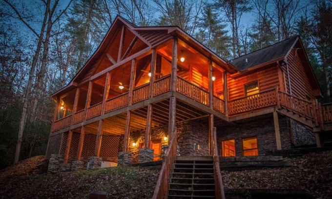 Ellijay Cabin | Hide'n Go Creek-Waterfront, Hot tub, firepit