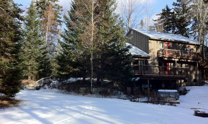 Killington Apartment | Hideaway Chalet Upper Level -Luxury Apartment Great Location, Hot Tub, Deck