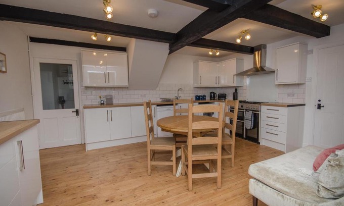 Emersons Green House | Hideaway Cottage