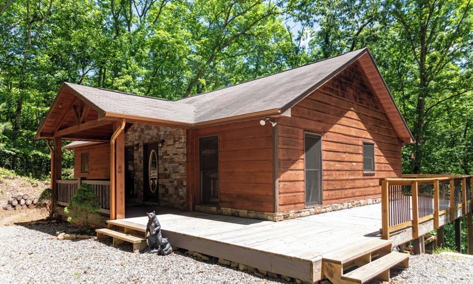 Ellijay Cabin | Hideaway Creek - Next to Roo Vineyard, Creek, Hot Tub, Fire Pit, Dog Friendly