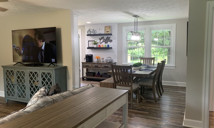 Grand Rivers House | Hideaway Hill - the peacefulness you want within walking distance to downtown.