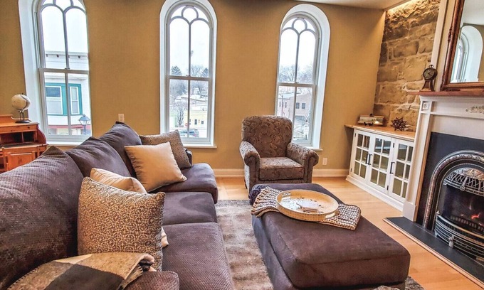 Downtown Apartment | Hideaway on High Downtown Mineral Point