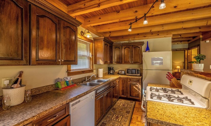Mountain Base House | Hideout near Snowshoe, WV