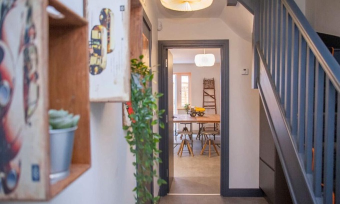 Cotham House | higgihaus 3a 4 Bed Big Groups Hip Location