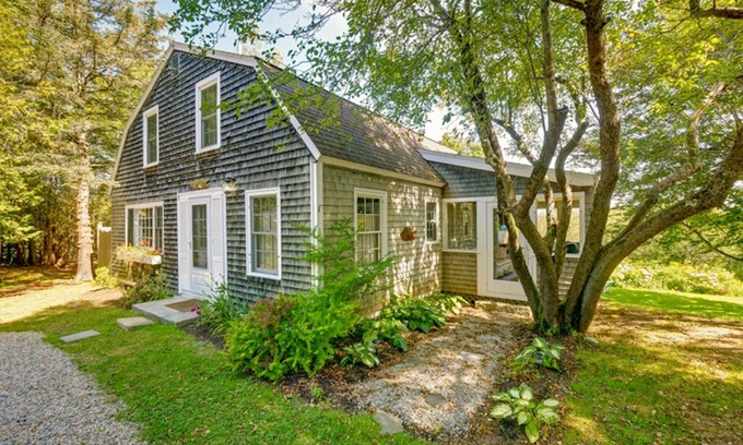 Bernard House | Higgins Cottage: Walking Distance to Back Beach and Thurston's Lobster Pound