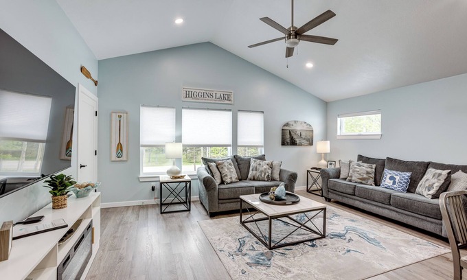 Higgins Lake House | Higgins Lake Barndominium w/Boat Parking!