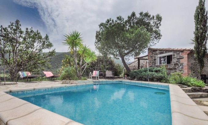 Rigarda House | High and spacious vacation home with views of the Pyrenees and the Pic du Canigou.