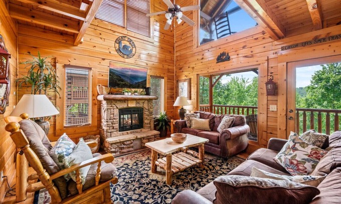 Gatlinburg - Pigeon Forge Cabin | High Bear Nation: Resort Cabin w/Hot Tub + Firepit + Game Room