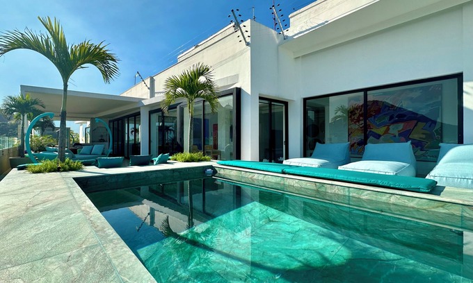 Copacabana Apartment | High-End Oceanfront Penthouse in Copacabana