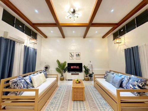 Manoc-Manoc Apartment | High Ceiling 60sqm Family Apartment with Partial Sea View and Kitchen