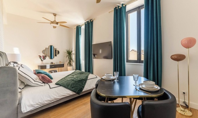 Convention Apartment | High-class apartment near the Halles de Narbonne.