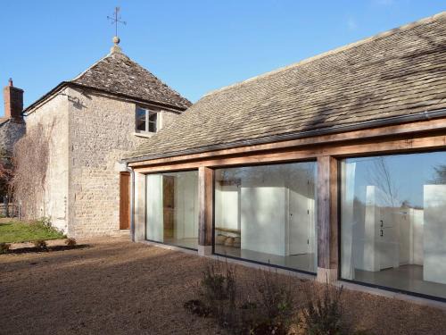 South Leigh House | High Cogges Farm Holiday Cottages - The Cart Shed