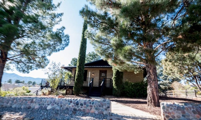 Cottonwood-Verde Village House | High Desert Oasis! Cozy house in Cottonwood near Sedona, with Deck & Privacy