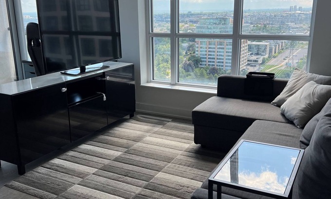 Norseman Heights Apartment | High End 6 people Apartment Islington Etobicoke