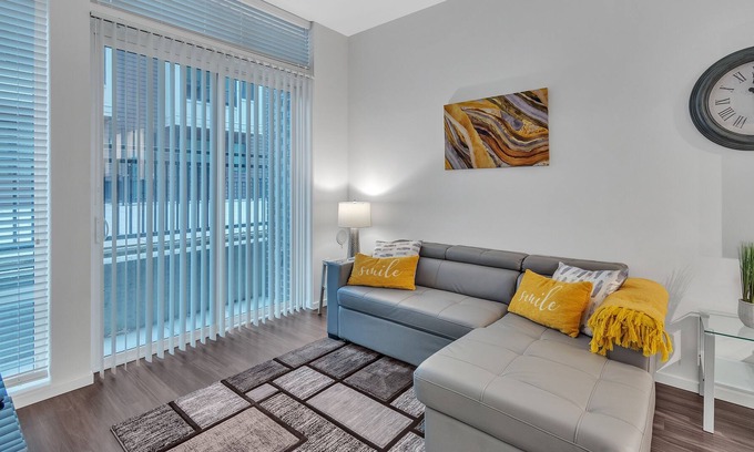 New Tacoma Apartment | High-end Downtown Bedroom w/ Secured Parking 1 Apts by Redawning