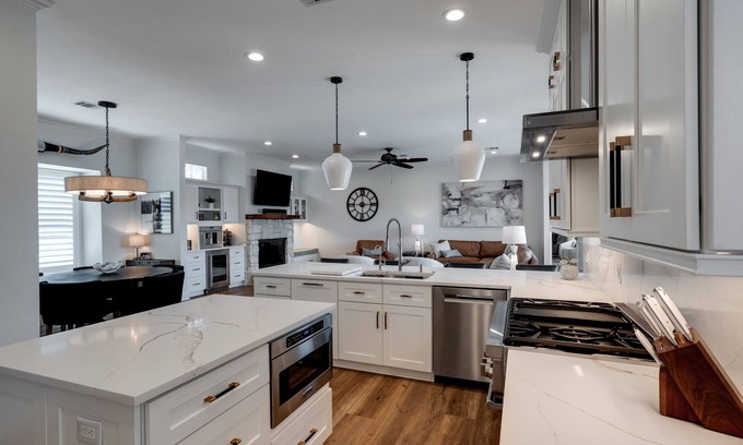 Colleyville House | High-end Home Away From Home in Colleyville,