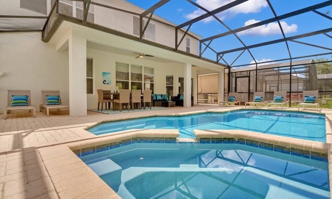 Windsor Hills Villa | High-end (Huge) 6 bedroom pool & spa home (12 guests)