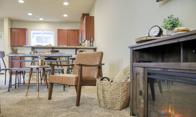 Old Southwest Apartment | High-End Midtown Home w/Fireplace & Ensuite Baths