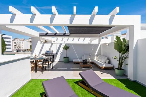 Estepona Apartment | High-End Rooftop Penthouse near City & Beach