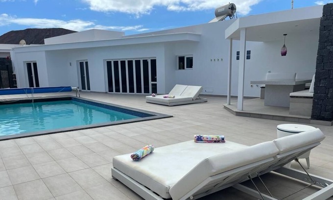 Playa Blanca Villa | High-end very private 3bed villa with gym