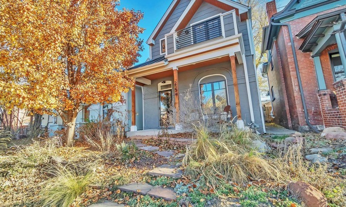 Whittier House | High-end Walkable Victorian 3-bedroom house in Denver