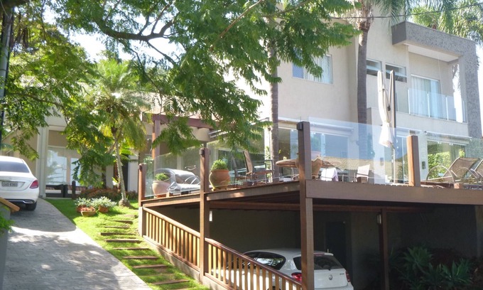 Capitolio House | High Luxury House in Escarpas Lago 7 suites in front of the Cooper track