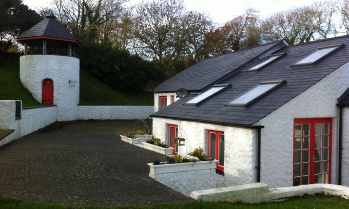 Pembroke House | High quality and luxurious barn conversion close to the sea