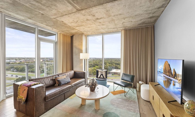 Rainey Street Historic District Condo | High Rise in the heart of ATX