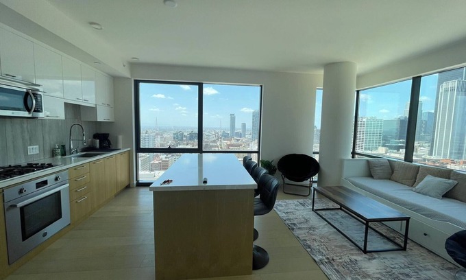 Historic Core Apartment | High-rise Luxury 2-bedroom apartment in the heart of the amazing DTLA