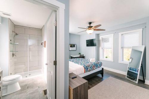 Manchester Apartment | High-Speed Internet - Parking - Washer & Dryer