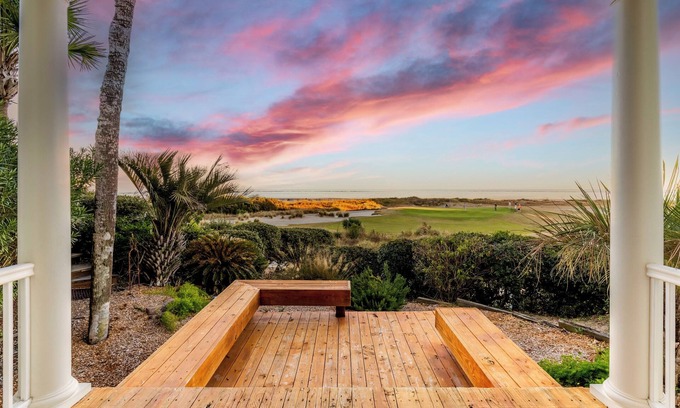 Isle of Palms House | High Tide By AvantStay | Incredible Beach Front Home w/Pool