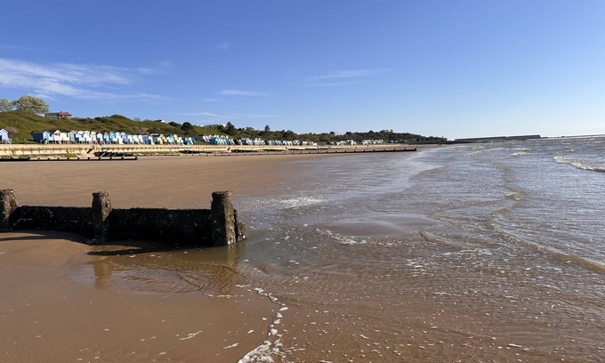 Walton on the Naze Apartment | High view house, 3 bed flat.