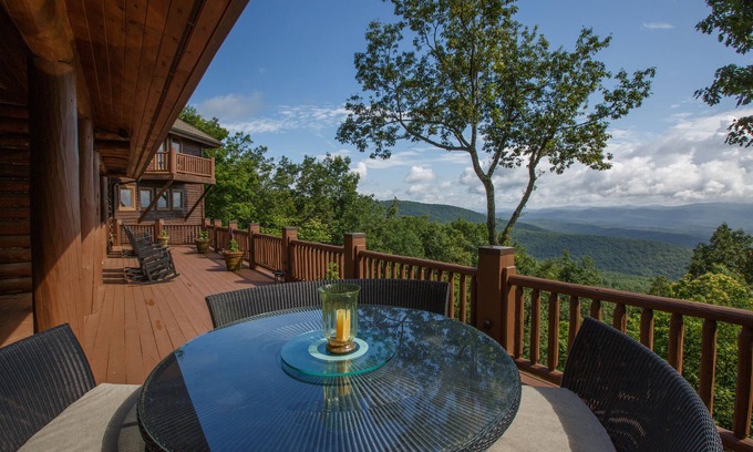 Big Canoe House | Highland Lodge, Big Canoe, Year round view of Amicalola Falls, New Hot Tub!