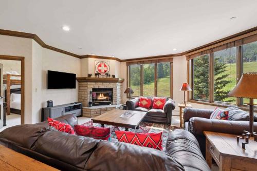 Highlands Townhomes Apartment | Highlands Slopeside 213 by East West Hospitality