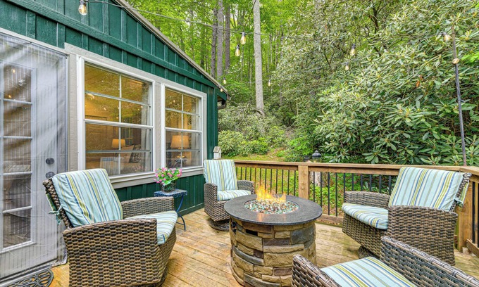 Highlands Cottage | Highlands Vacation Rental - Walk to Main St!