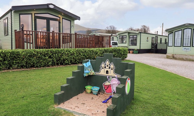 Lamplugh Cottage | HIGHLANDS WAY LODGE, pet friendly, with a garden in Cleator Moor