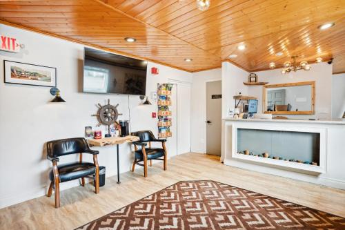 Downtown Anchorage Hotel | Highliner Hotel - Queen Suites
