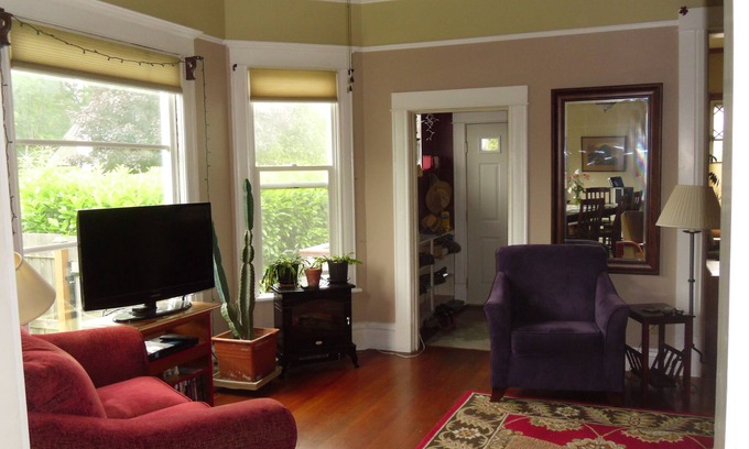 Columbia House | HIghly desireable close-in home in historic neighborhood, beautifully remodeled